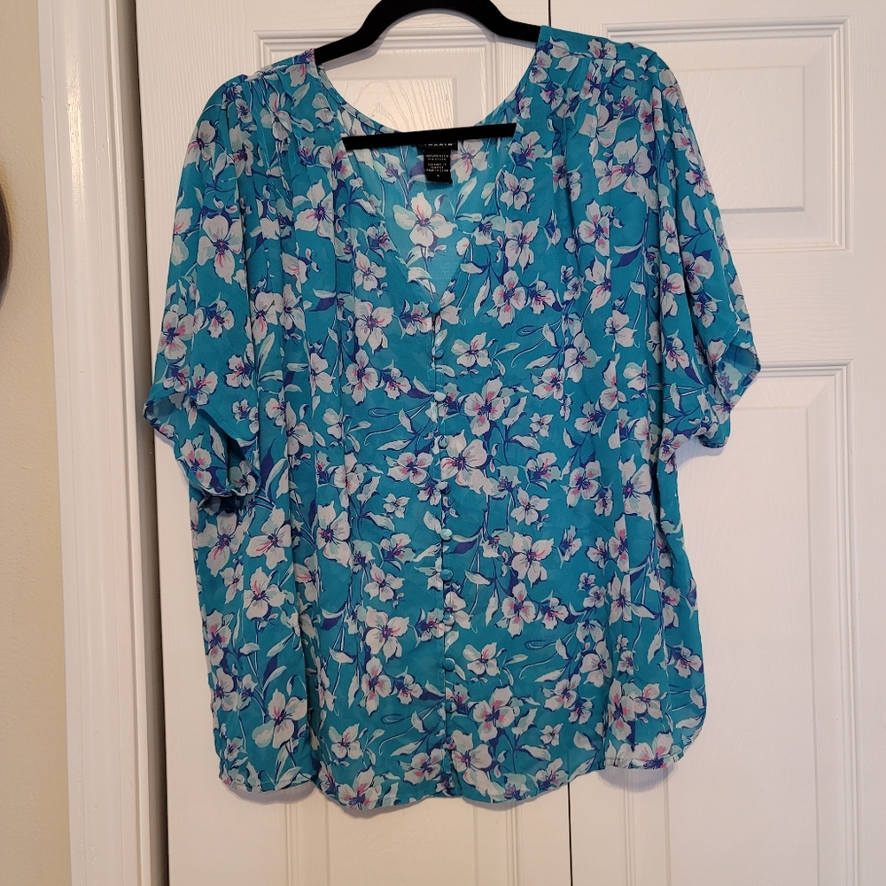 Torrid Spring top, size 2, beautiful blue